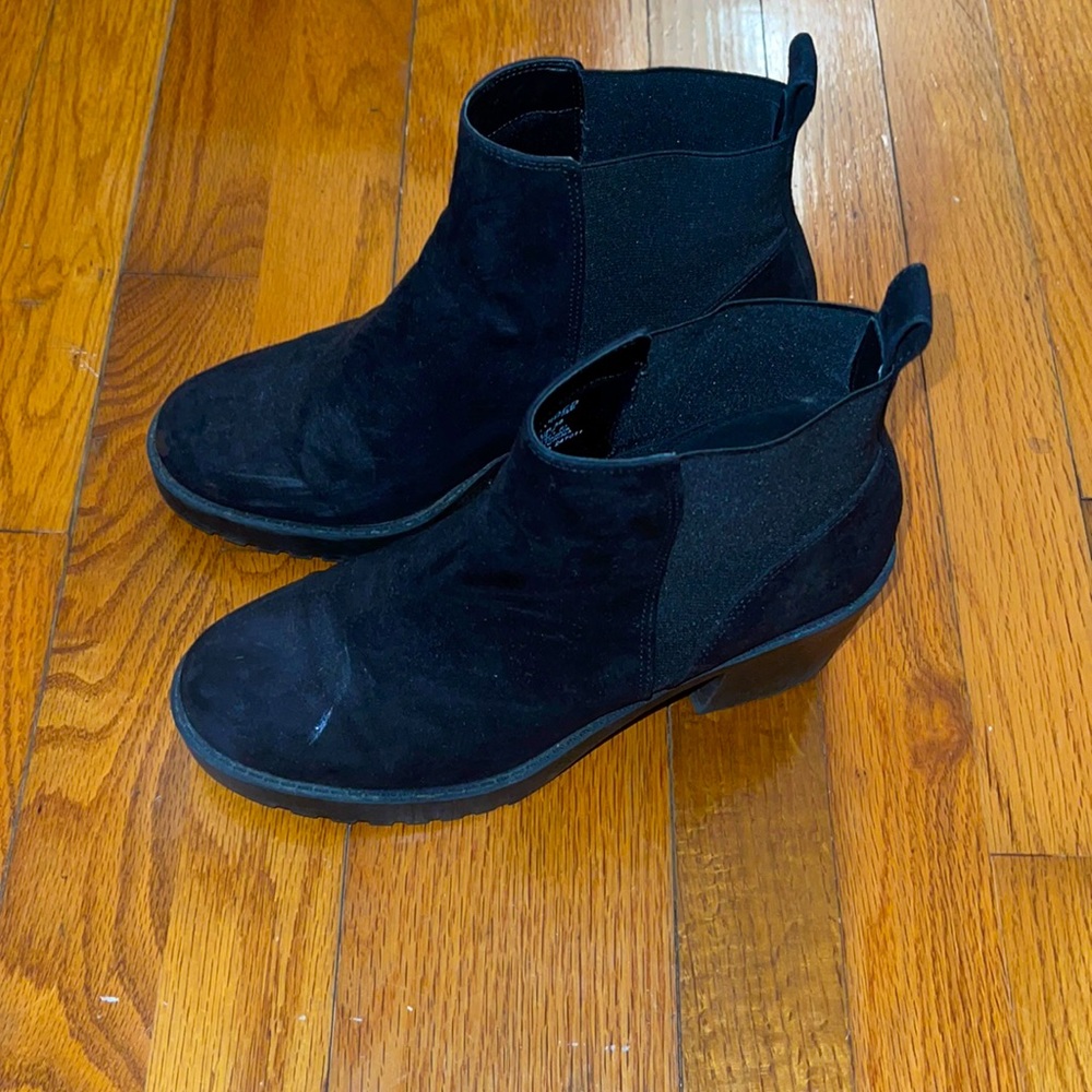 Booties with a Mid-height Heel